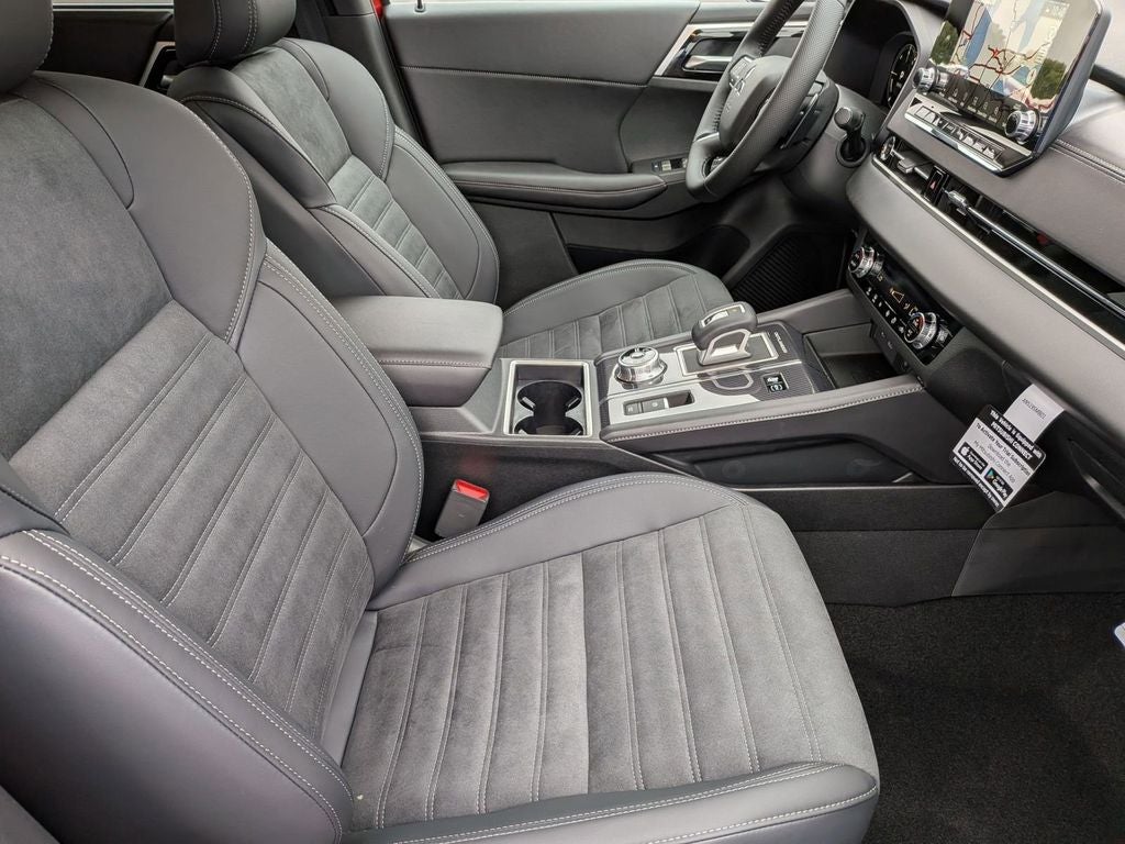 2025 Mitsubishi Outlander PHEV SE