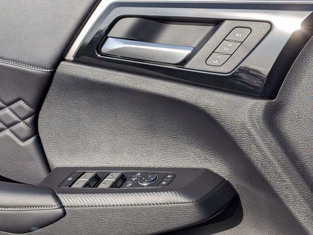 2025 Mitsubishi Outlander PHEV SEL Black Edition