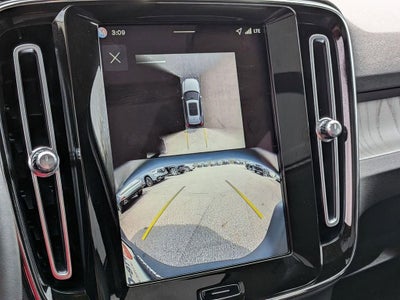 2026 Volvo XC40 B5 Plus