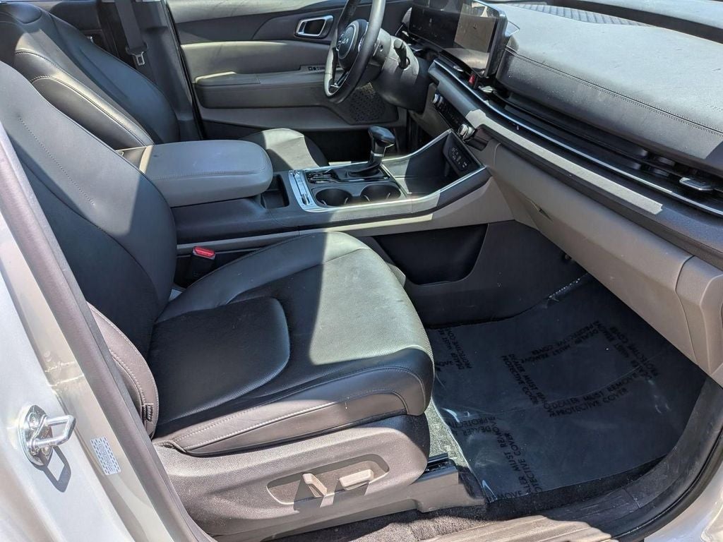 2025 Kia Carnival SX