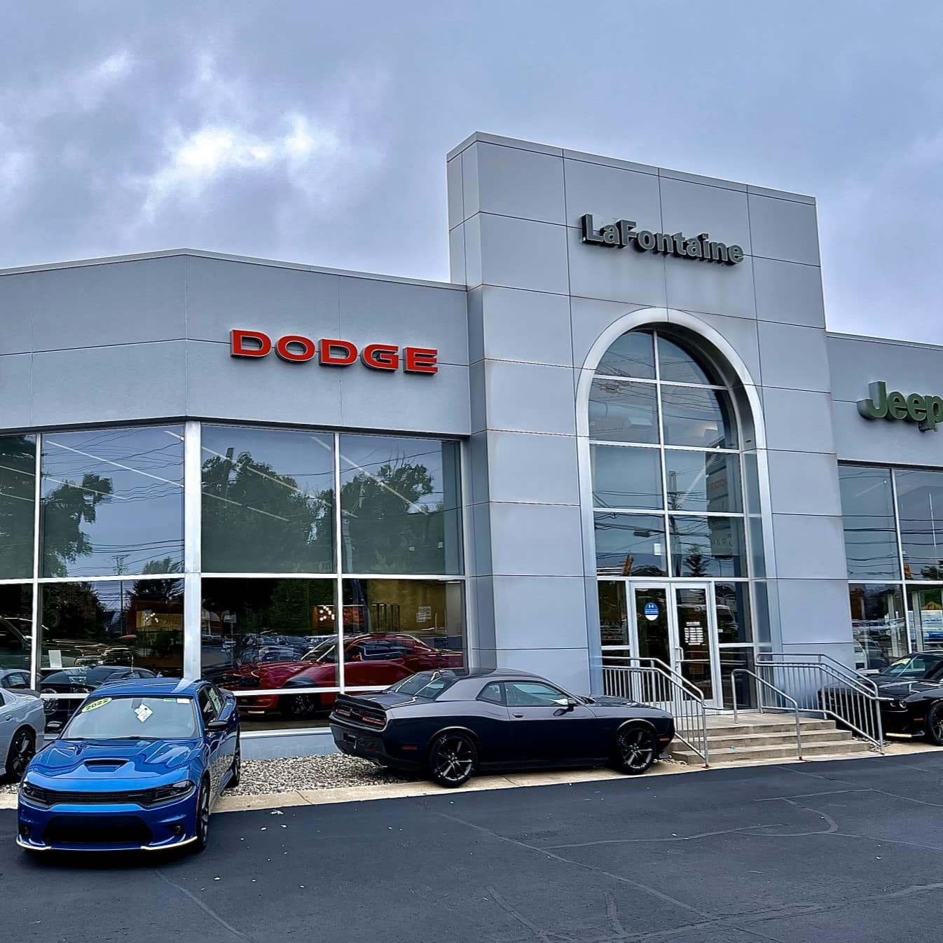 image of LaFontaine Chrysler Dodge Jeep Ram Walled Lake